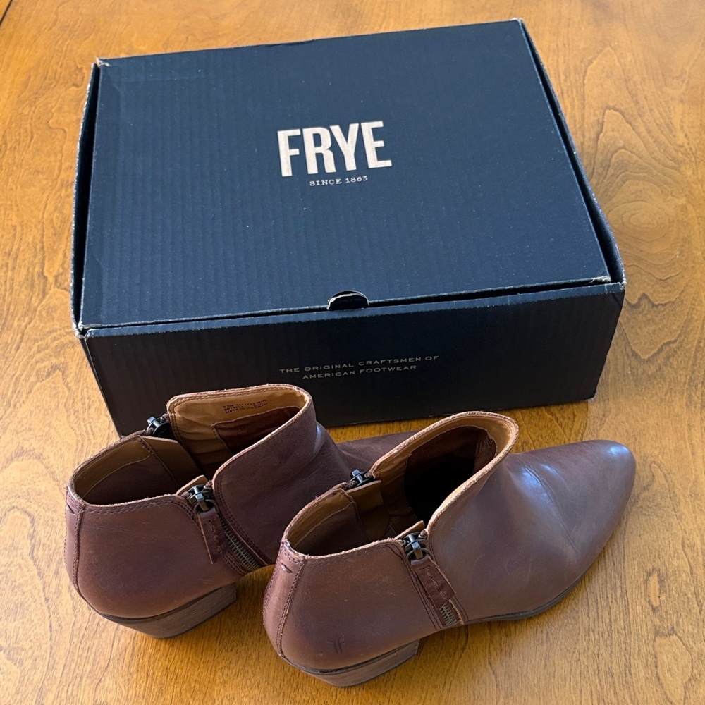 Frye Judith Zip Bootie / Chestnut Leather Zip Booties